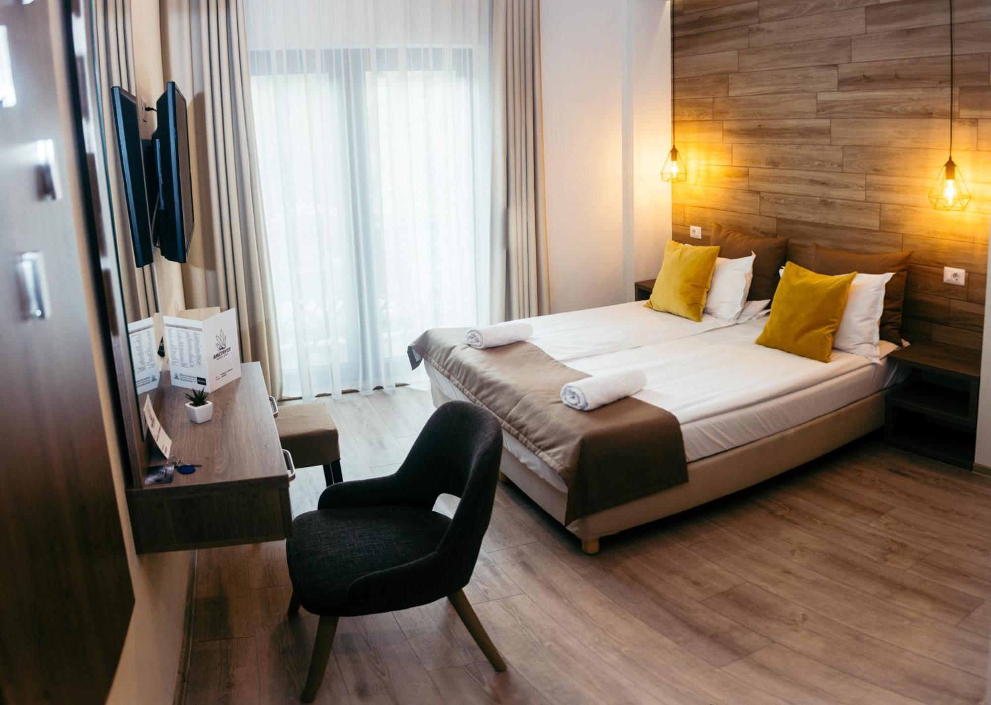 Amethyst Bed & Breakfast Совата Екстериор снимка